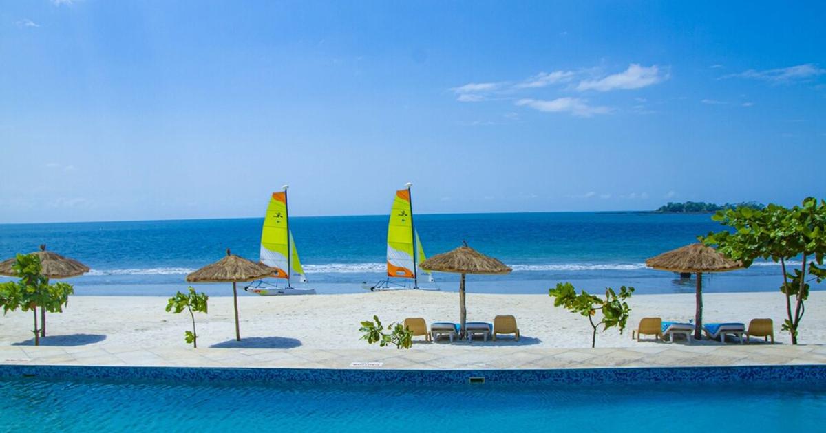 The Place Resort at Tokeh Beach C$ 181 (C̶$̶ ̶3̶0̶3̶). Freetown Hotel Deals & Reviews - KAYAK