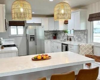 Modern Home Fully Remodeled W/Exercise Area - Mountain Home