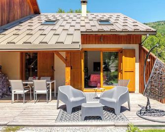 Chalet 6/8 Personnes Classe4 Chalet Prestige - La Salle-les-Alpes - Patio