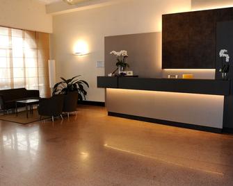 Hotel Giardino - Arona - Front desk