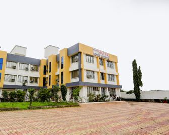 Hotel O Mayur Residency - Ulhasnagar - Building