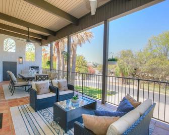 Luxury Spanish Style Home Walking Steps To Hsb Resort - Horseshoe Bay - Balcony