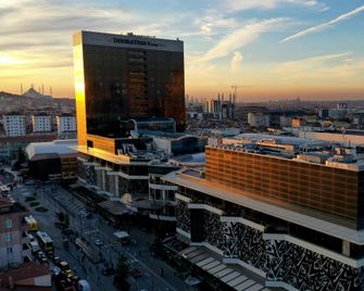 DoubleTree by Hilton Istanbul Umraniye - Istanbul - Outdoor view