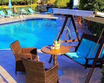 Pallatium Apartments - Gouves - Zwembad