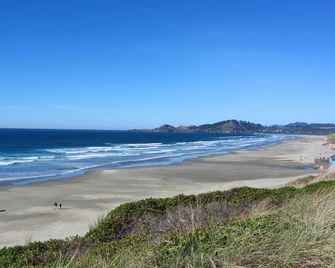 Luxury Condo at the Arch in the heart of Historic Nye Beach - Newport - Plage
