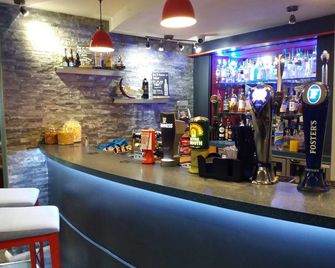 Garner Hotel Chesterfield North by IHG - Chesterfield - Bar