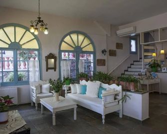 7 Brothers Hotel - Póros