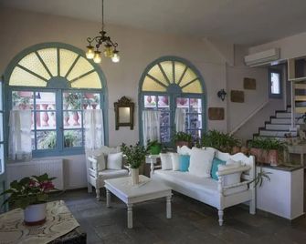 7 Brothers Hotel - Póros