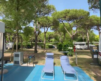 Wmc Buschmann Camping-In-Venedig Wohnwagenvermietung At Union Lido Cavallino - Cavallino Treporti - Patio