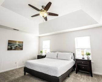 Large and Spacious Home with large backyard!New Near Nascar, TopGolf, Shopping - Harrisburg - Habitación