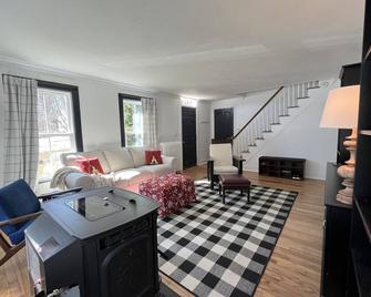 Litchfield Modern Farmhouse - Litchfield - Living room