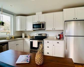 Birdhouse on Green Lake - Seattle - Kitchen