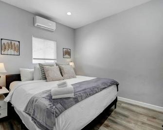 The South El Monte Solitude: 2BR Retreat with Enchanting Patio, 55' TV, and Effortless Parking! - South El Monte