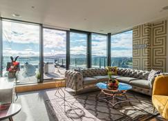Quartermile Serviced Apartments - Edinburgh - Living room
