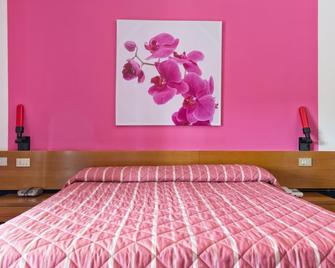 Hotel Azzurra - Sirmione - Bedroom