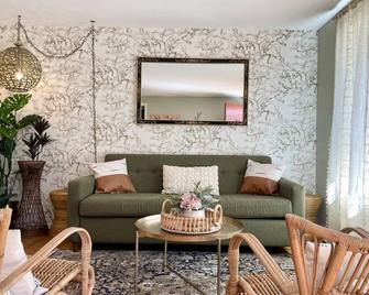 Fremont Artful Escape | Walkable Garden Apartment - سياتل