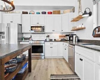 New Mountain Retreat w/outdoor activities including rock climbing and hiking - Soddy Daisy - Kitchen