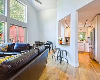 Sqe Arcadian Grove - Sequim - Living room