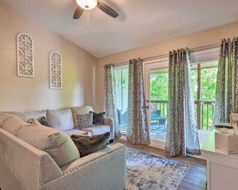 Reeds Spring Condo Near Aquarium at the Boardwalk! - Reeds Spring - Sala de estar