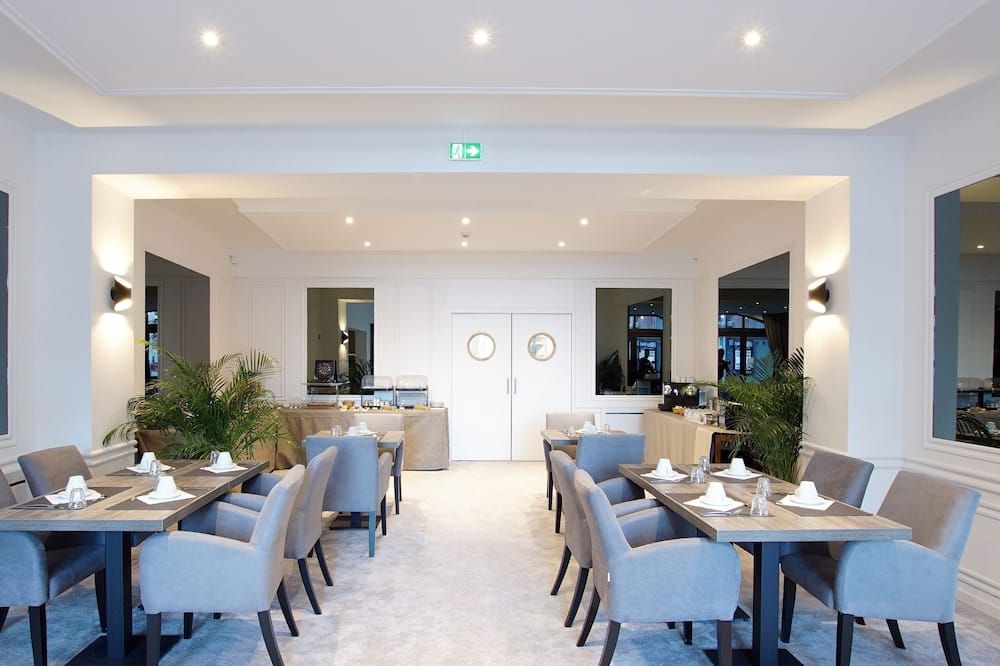 Hotel Le Bourgogne - אביא לה-באן - מסעדה