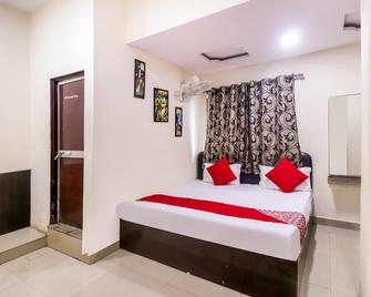 OYO 63980 Hotel Kalash - Bālāghāt - Habitación