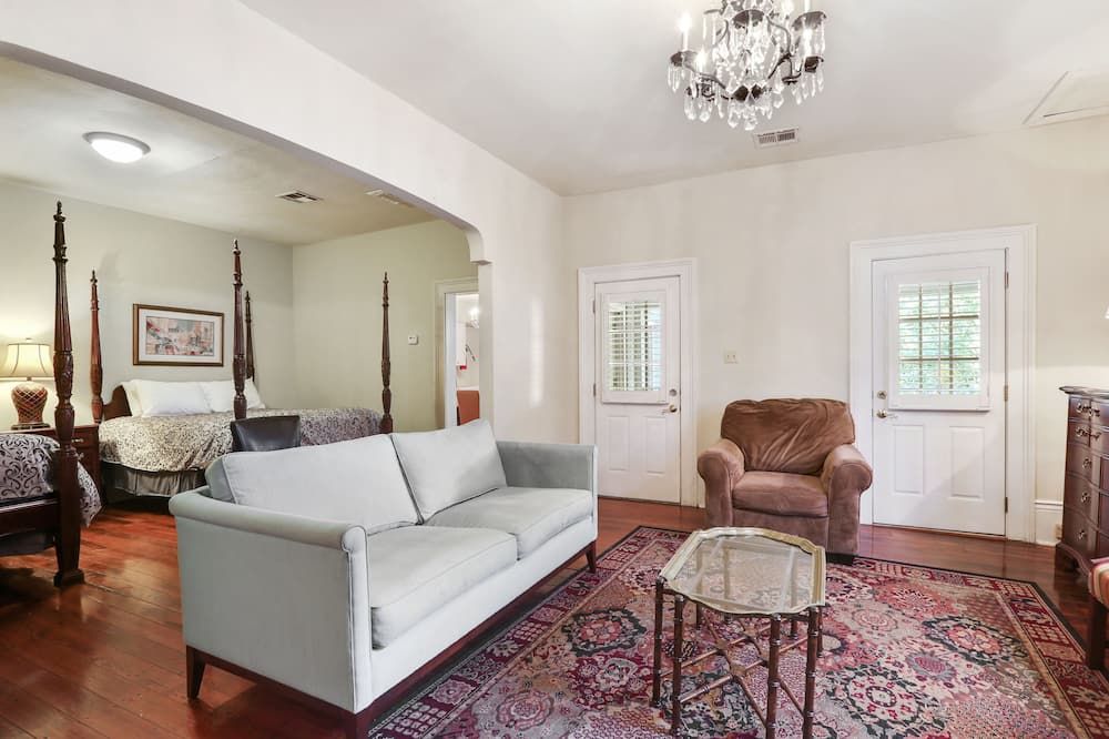 Excellent Location: 3 Blocks to Bourbon St. and the French Quarter attractions. - Nueva Orleans - Sala de estar