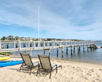 Stunning waterfront with sandy beach & dock! - Barnstable - Beach