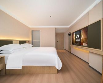 Happy Travel Hotel (Haikou Mova Commercial Square Duty Free) - Haikou - Bedroom