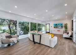 Multiview Manor - Los Angeles - Living room