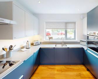 31 Caledonia Place - stylish Aviemore home - Aviemore - Küche