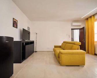 Appartamento Umberto - Piacenza - Sala de estar