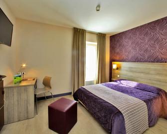 Logis Hôtel Le Saint Georges - Vivonne - Habitación