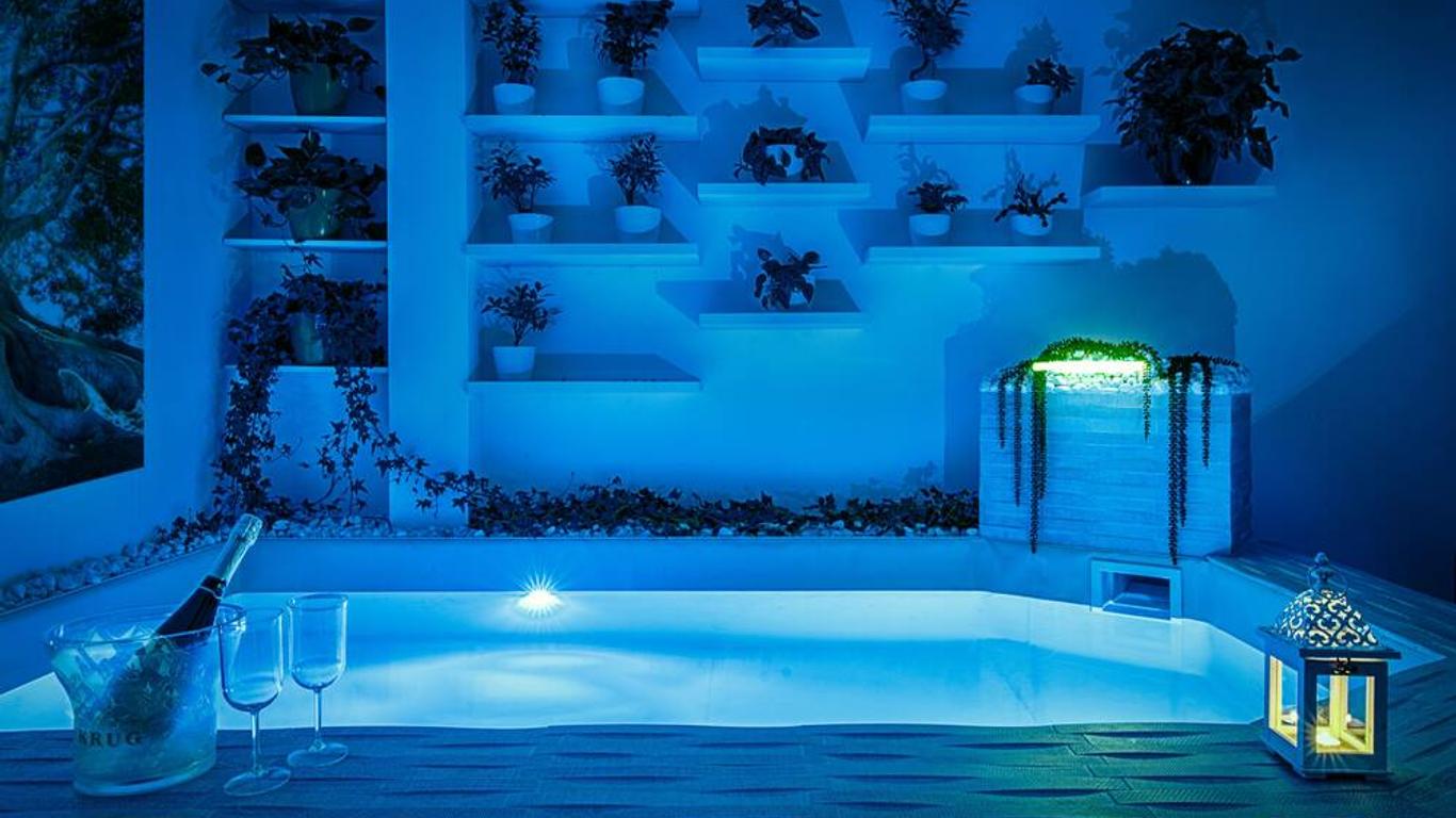 Penthouse Station Luxury Suites & Apts