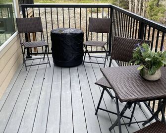 Stunning townhome in Girdwood w/ game room and sauna! - Girdwood - Balcón
