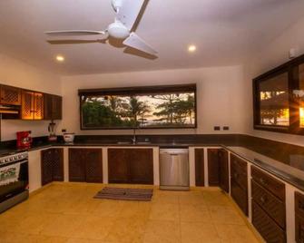 Villa frente al mar con piscina - Playa Hermosa - Cocina