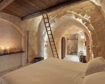 كورتي سان بيترو - ماترا - غرفة نوم