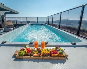 Naomi Boutique Suites - Shetula