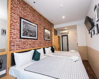 B Street Hotel - George Town - Bedroom