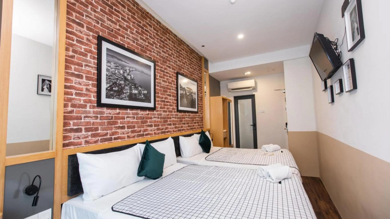 B Street Hotel