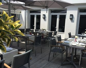 Logis Hôtel A la Bonne Auberge - Laval - Restaurace