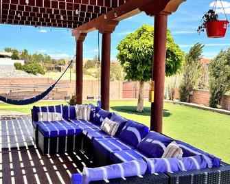 Casa Uva Beautiful Family Retreat with pool and views - Farmington - Binnenhof