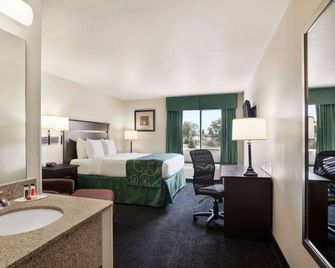 Travelodge by Wyndham McAlester - McAlester - Bedroom