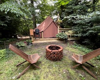 Romantic Botanical Bell Tent for a Fantastic Glamping Experience in Southbury, Connecticut - Southbury - Patio