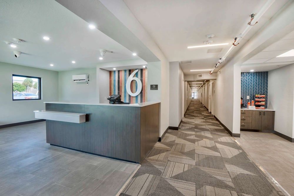 Motel 6-Fort Lauderdale, Fl - פורט לודרדייל - דלפק קבלה