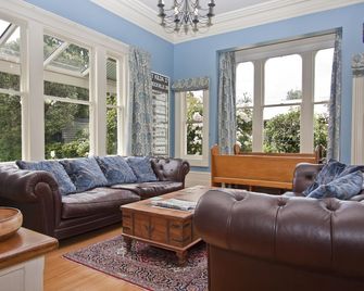 Lilac Rose Boutique Bed And Breakfast - כרייסטצ'רץ' - סלון