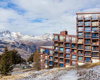 Cozy studio 4 ppl, center station, south balcony - 아크 1600 - 건물