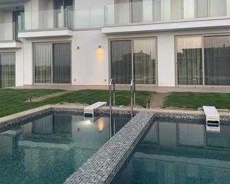 Maritime Hotel - Sane - Zwembad