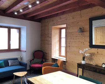 Gîte de la Grande Ourse - Saint-Pierre-d'Entremont - Sala de estar