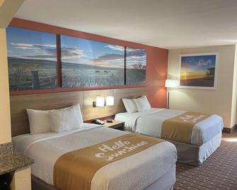 Days Inn by Wyndham Dallas Plano - Плейно - Спальня