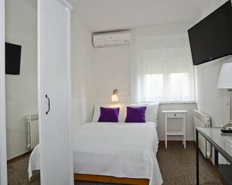 Hotel Fala - Zagreb - Bedroom